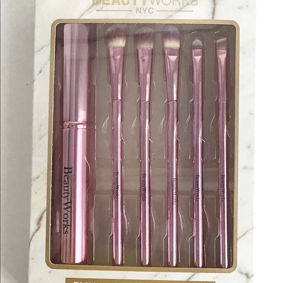 Makeup Brushes ~ Makeup Sponge ~ Mascara Kit - Picture 7 of 7